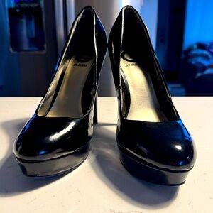 G by GUESS Women's Black 5 inch High Heels size 10M